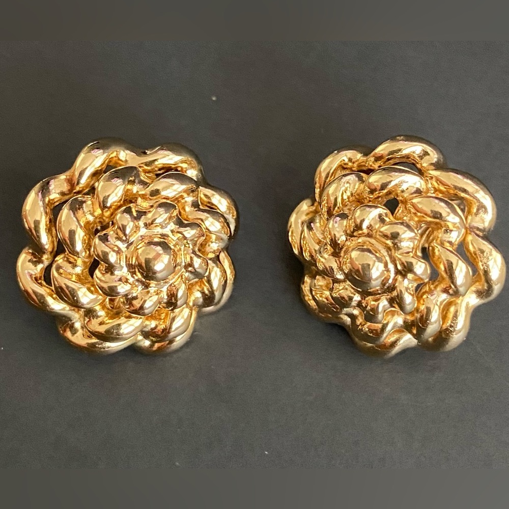 Signed The Jewelry Group TJG Gold tone Swirl Clip-On Earrings